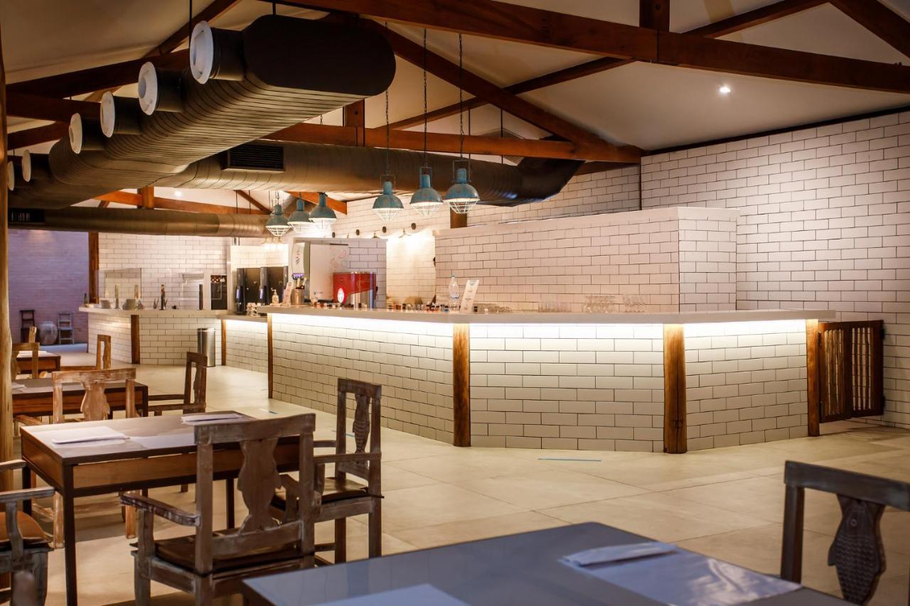 La Torre Resort All Inclusive Porto Seguro Exterior foto The restaurant at the National Motor Museum