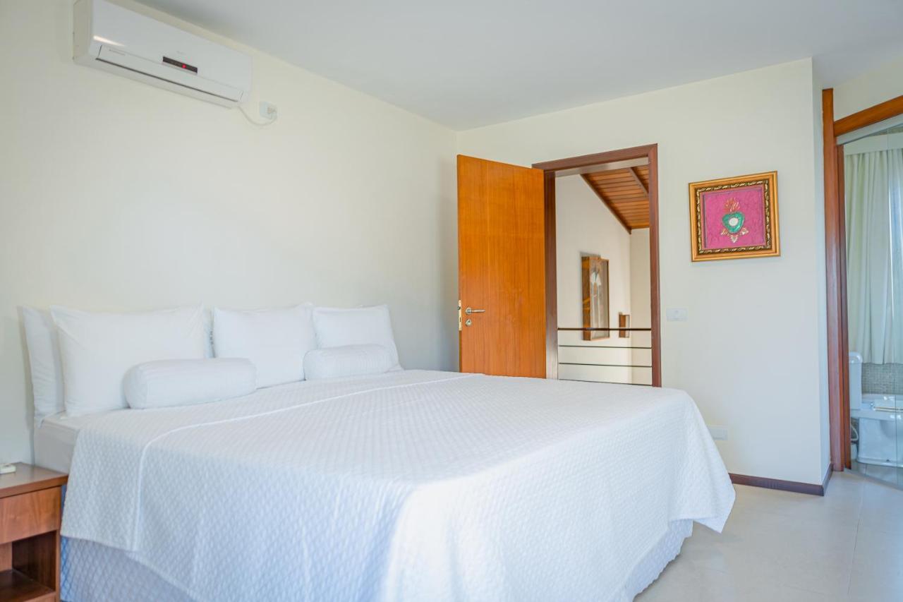 La Torre Resort All Inclusive Porto Seguro Exterior foto A bedroom with a split-type air conditioner